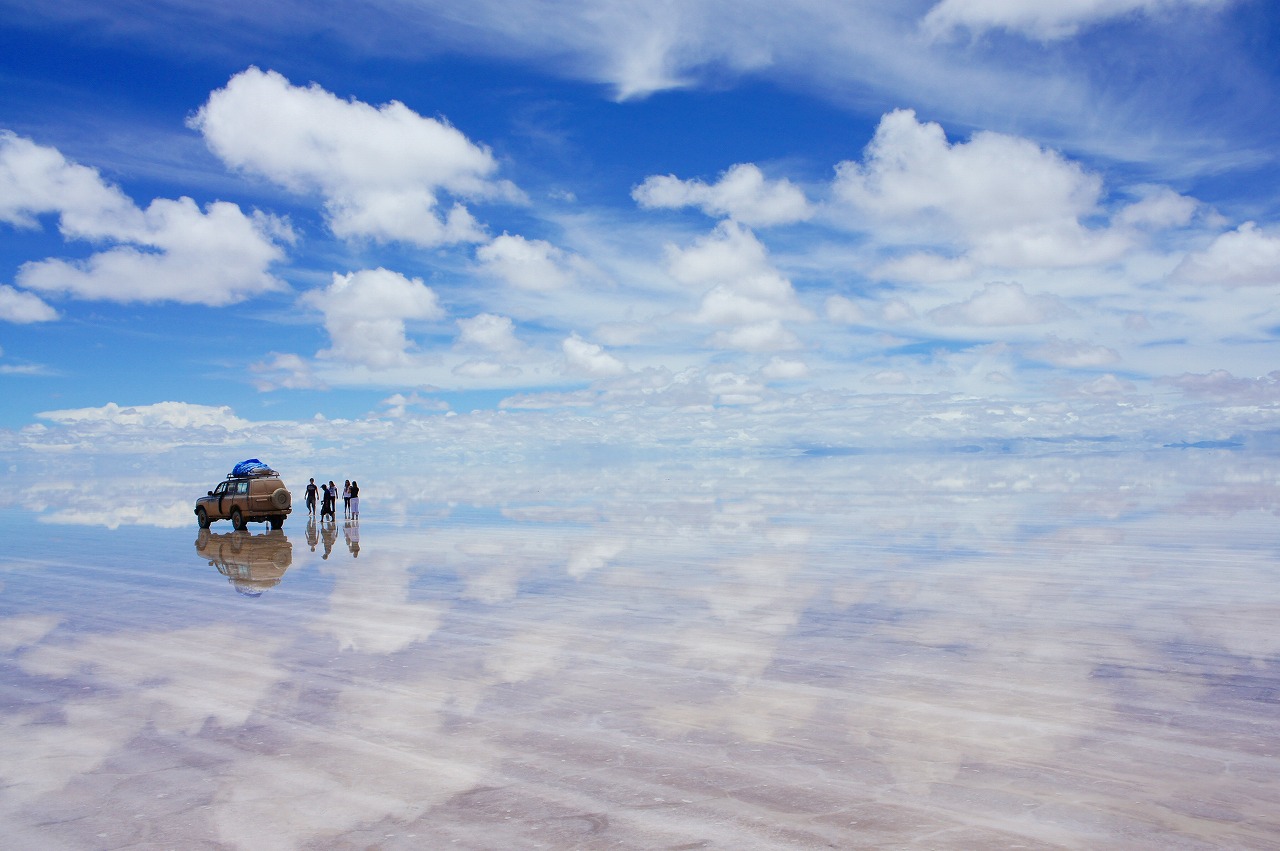 ウユニ塩湖 天空の鏡張り 喩えるならば天国のような光景 Samurai B ボリビア 天空の鏡 と呼ばれる世界最大の塩原 ウユニ塩湖のまとめ Naver まとめ